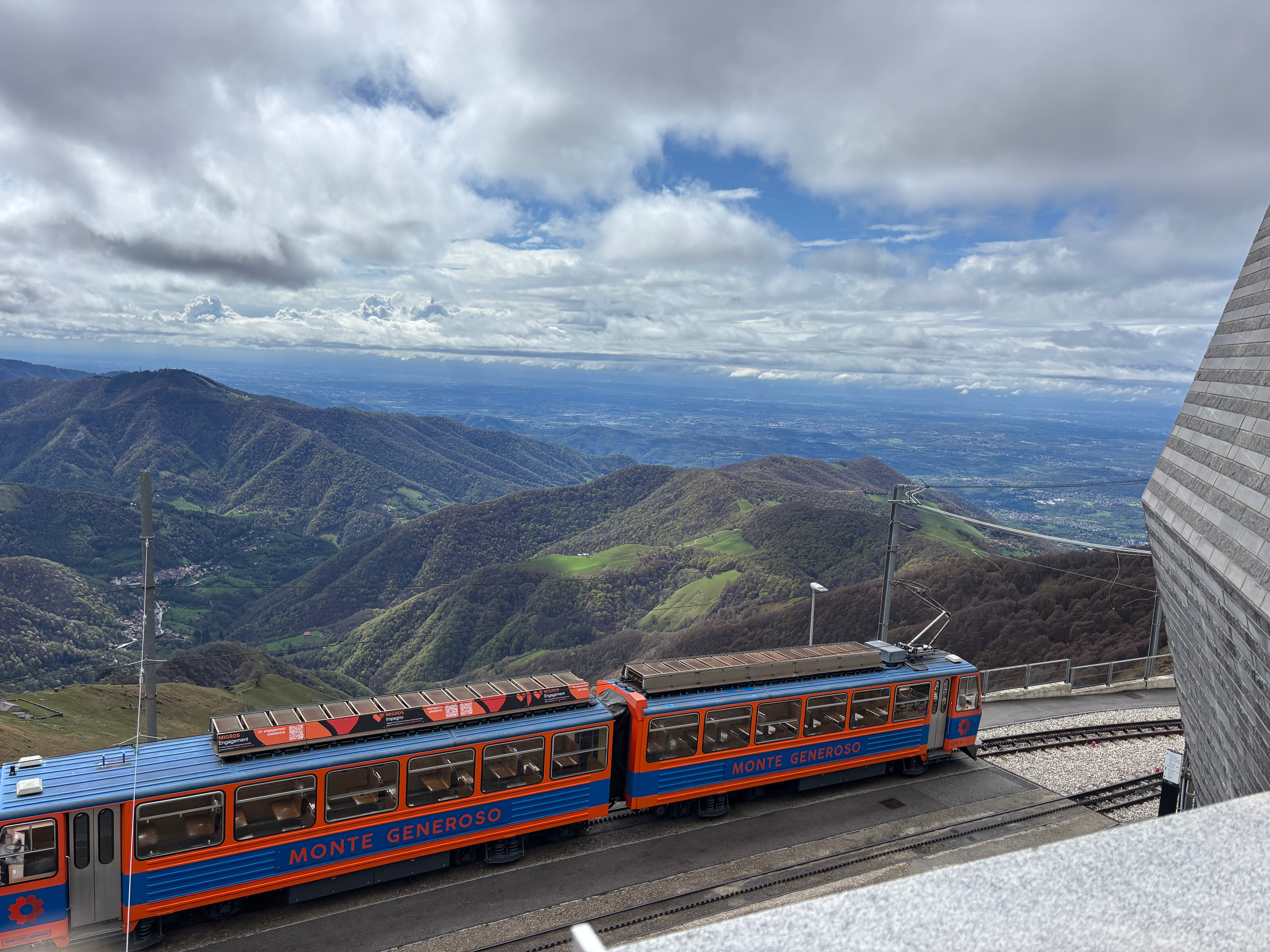 Inverno al Monte Generoso, la ferrovia riapre per l’Immacolata e diventa il Treno di San Nicolao