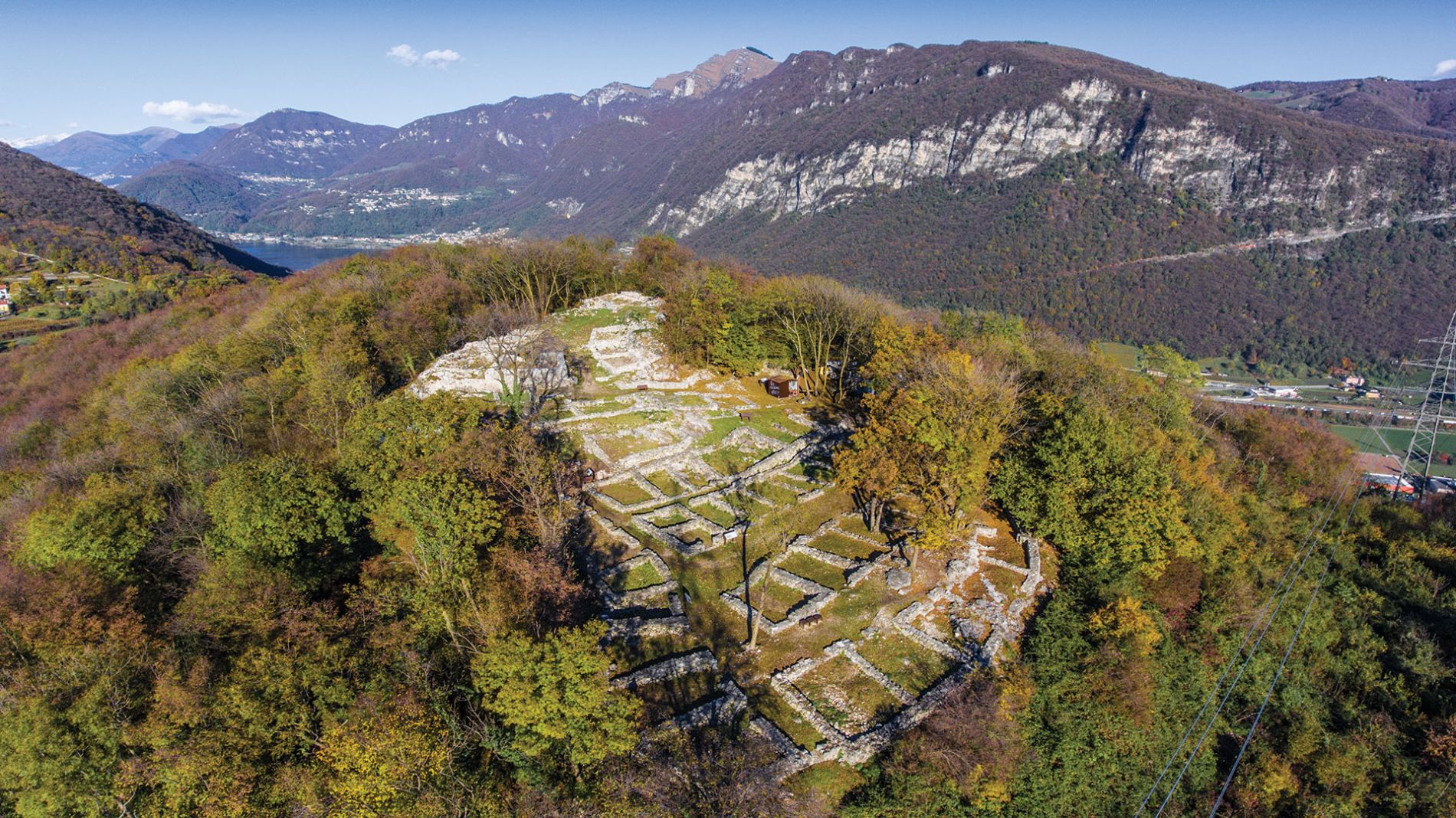 Archeologia, realtà aumentata e occhiali 3D: a Tremona un viaggio nel medioevo per scoprire la vita nell’antico villaggio
