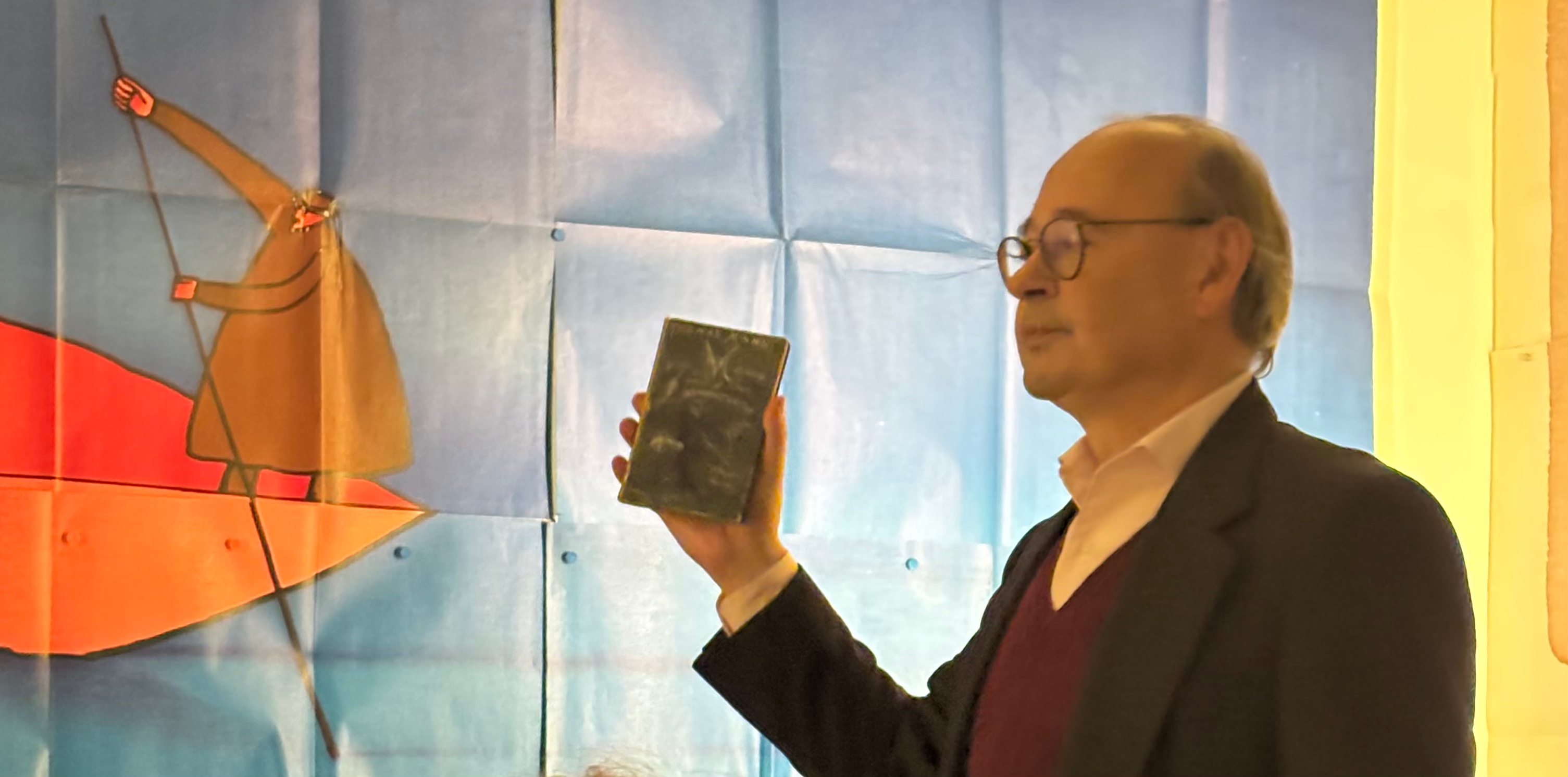 Quando i libri fanno paura: alla Kasa di Milano   la mostra “La torcia che brucia” e la storia della casa editrice che sfidò le fiamme